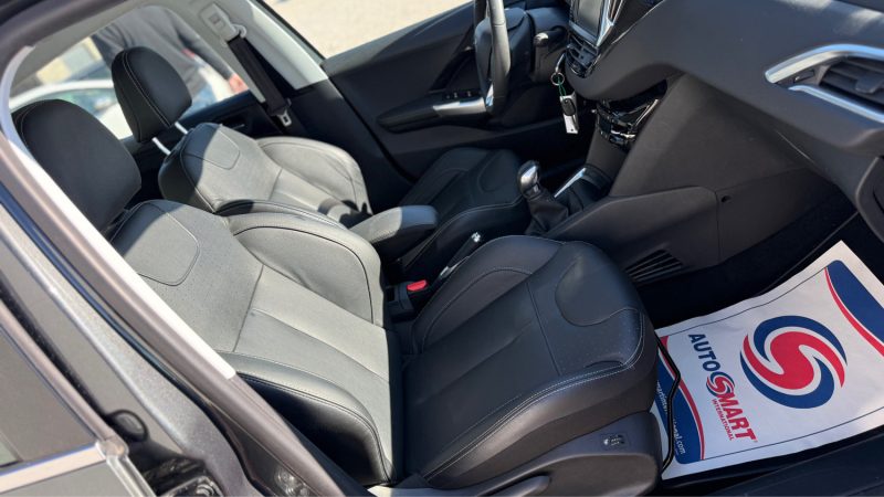 PEUGEOT 208 1.2 VTI 82 CV  ALLURE PREMIERE MAINS 
