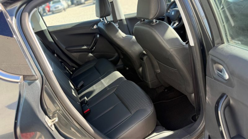 PEUGEOT 208 1.2 VTI 82 CV  ALLURE PREMIERE MAINS 