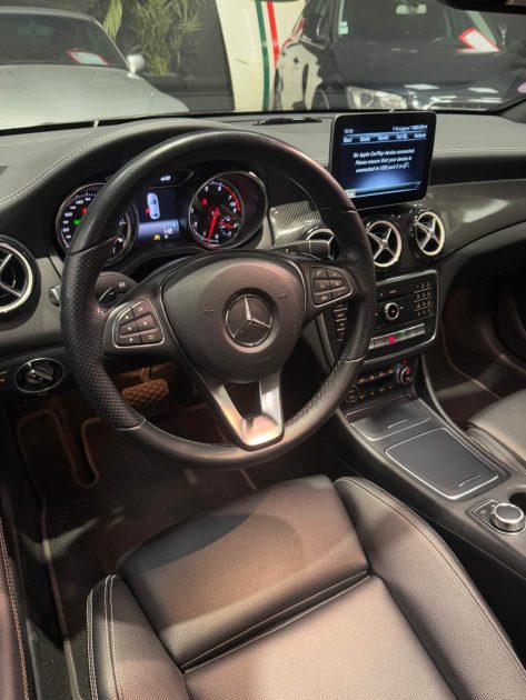 MAGNIFIQUE MERCEDES CLA 200 AMG LINE 156 CH (TOIT OUVRANT PANORAMIQUE,CAMÉRA DE RECUL, CARPLAY)