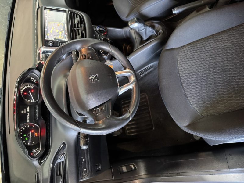 PEUGEOT 208 1.2 PURETECH 82CH E6.C SIGNATURE 5P 2019