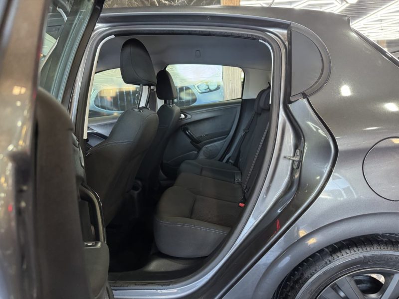 PEUGEOT 208 1.2 PURETECH 82CH E6.C SIGNATURE 5P 2019