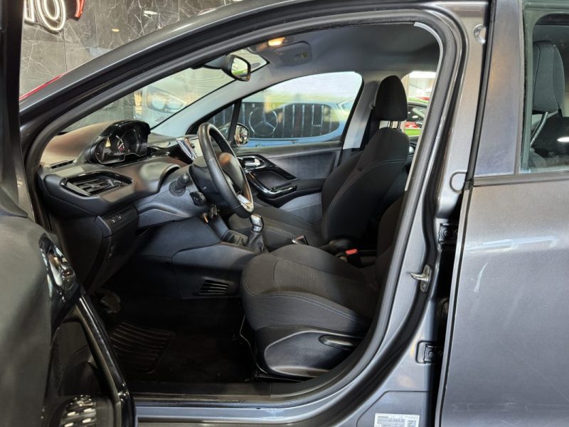 PEUGEOT 208 1.2 PURETECH 82CH E6.C SIGNATURE 5P 2019