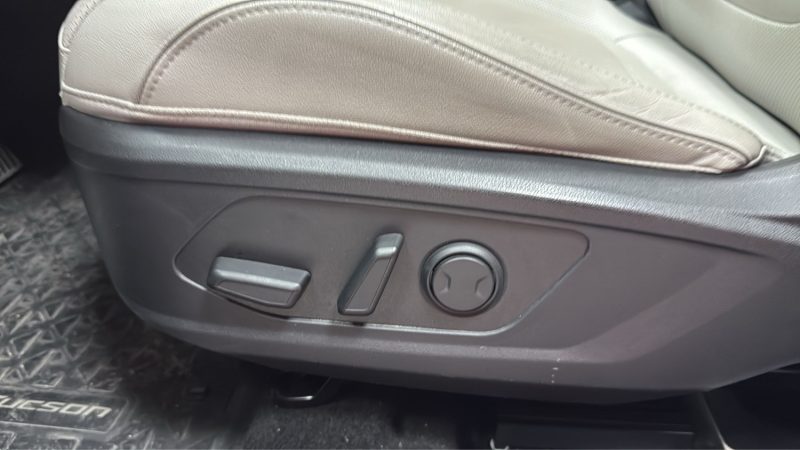 HYUNDAI TUCSON 1.6 SUV HYBRIDE ESSENCE 230cv EXECUTIVE TOIT PANORAMIQUE/1 ERE MAIN/TVA RECUPERABLE