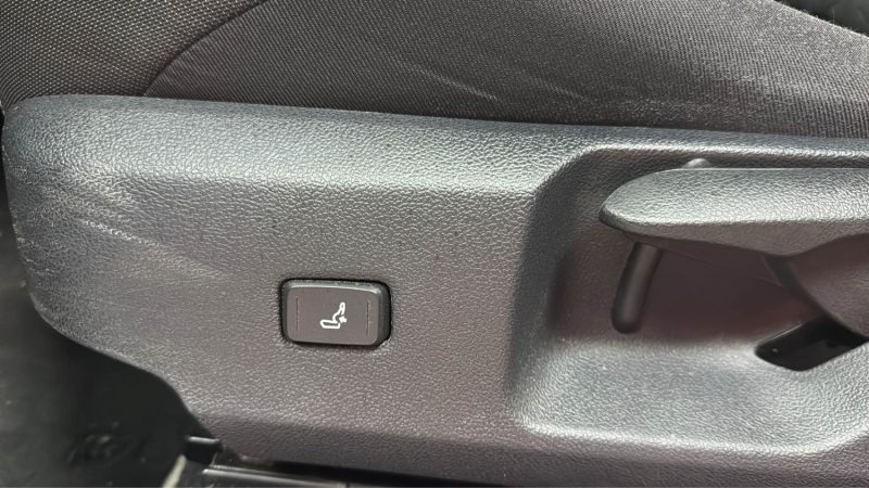 TOYOYA COROLLA TOURING SPORTS 122cv DYNAMIC BUSINESS/1 ERE MAIN/TVA RECUPERABLE