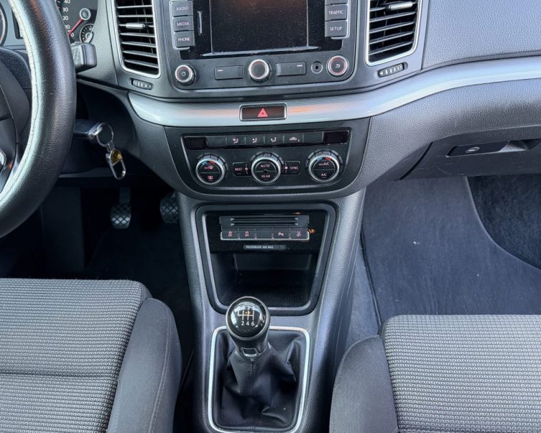 VOLKSWAGEN SHARAN 7 PLACES - 2.0 TDI 140CH BLUEMOTION - Confortline Business