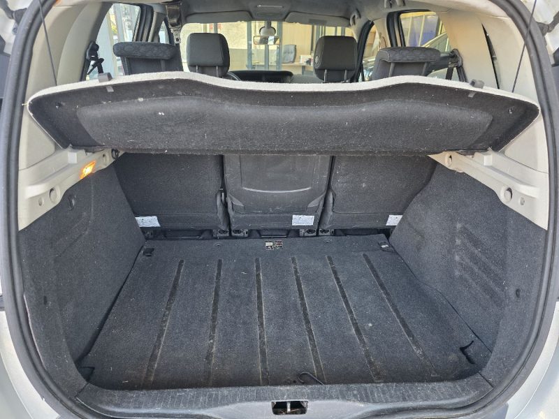 RENAULT SCENICIII 1.5 DCI 105 AUTHENTIQUE 2009 242000KM