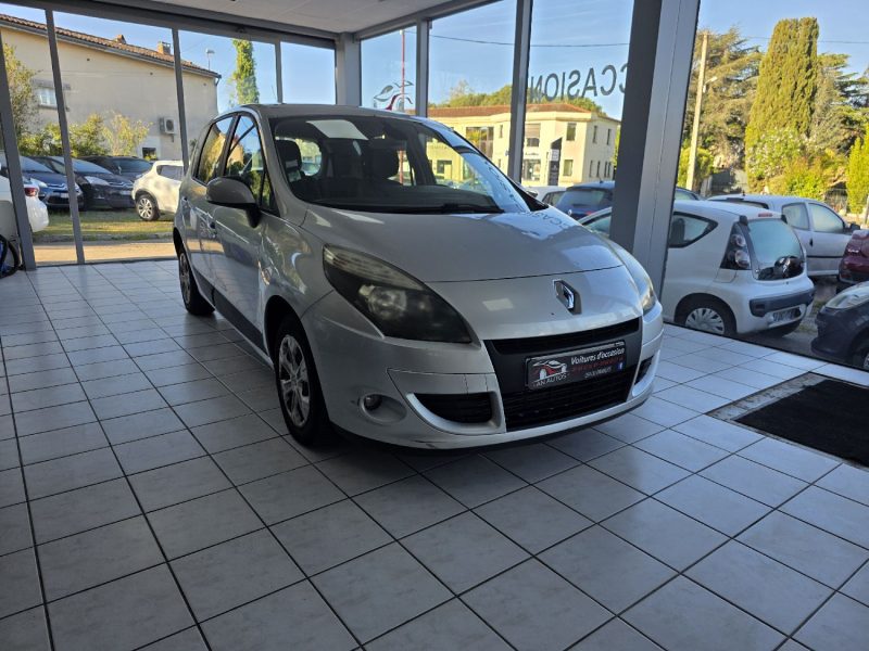 RENAULT SCENICIII 1.5 DCI 105 AUTHENTIQUE 2009 242000KM