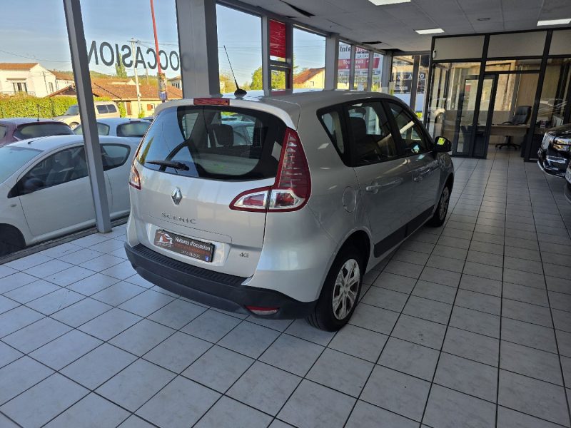 RENAULT SCENICIII 1.5 DCI 105 AUTHENTIQUE 2009 242000KM
