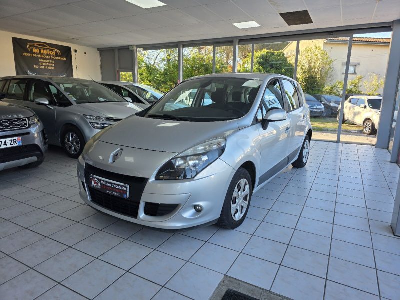 RENAULT SCENICIII 1.5 DCI 105 AUTHENTIQUE 2009 242000KM