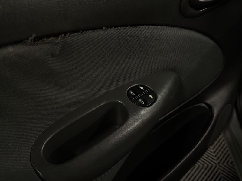 FORD FIESTA III (2) 1.3 60 Cv - VENTE EN ETAT / EMBRAYAGE A PREVOIR