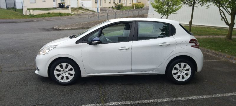 PEUGEOT 208 1.4 HDI 68 CV AN 14 PROPRE 112 KM