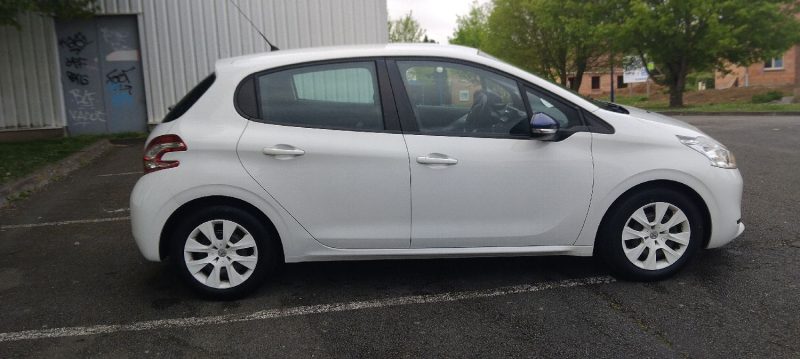 PEUGEOT 208 1.4 HDI 68 CV AN 14 PROPRE 112 KM