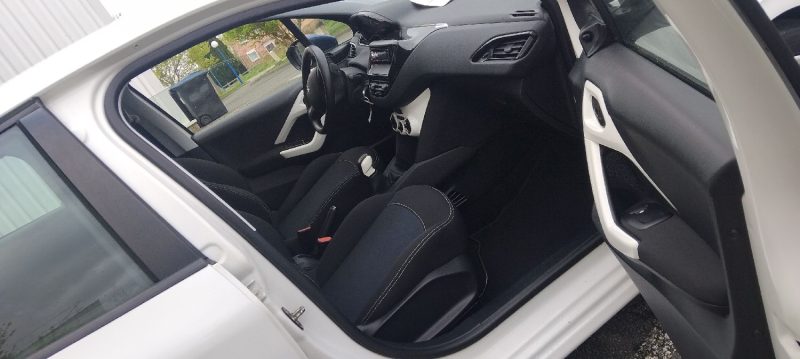 PEUGEOT 208 1.4 HDI 68 CV AN 14 PROPRE 112 KM