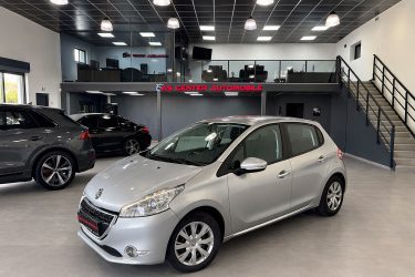 PEUGEOT 208 1.4 HDI 70cv 5 PLACES  / Distribution NEUF