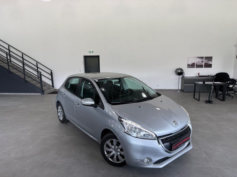 PEUGEOT 208 1.4 HDI 70cv 5 PLACES  / Distribution NEUF