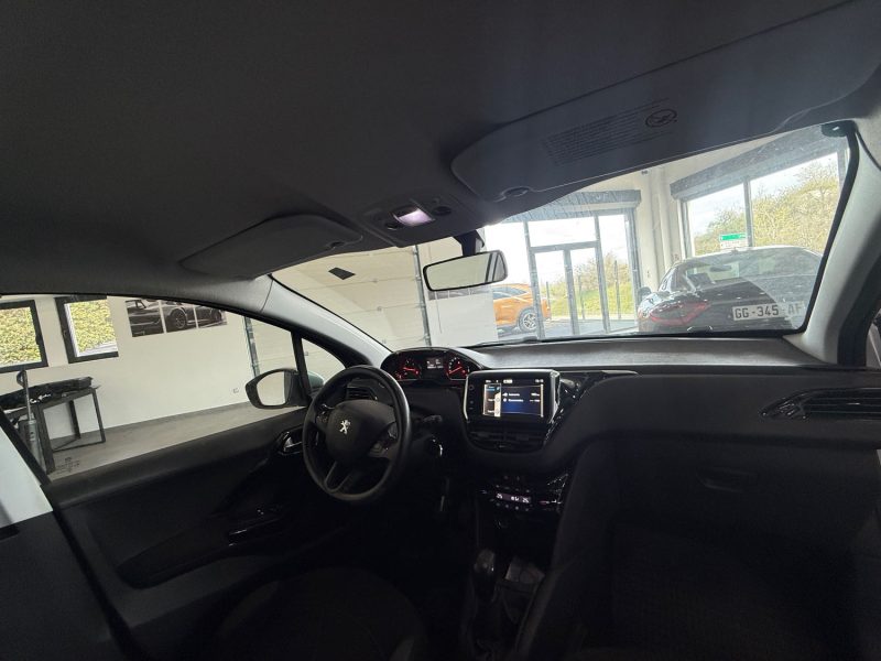 PEUGEOT 208 1.4 HDI 70cv 5 PLACES  / Distribution NEUF