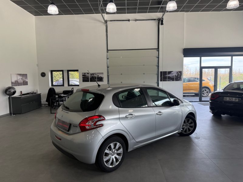 PEUGEOT 208 1.4 HDI 70cv 5 PLACES  / Distribution NEUF