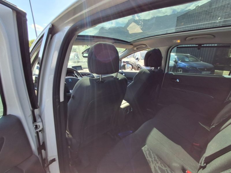 PEUGEOT 3008 1.6 HDI 115CV TOIT PANORAMIQUE SUIVIE PEUGEOT DISPONIBLE 