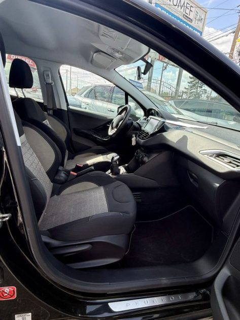 PEUGEOT 208 1.6 E-HDI FAP BUSINESS PACK Trés Bon Etat 