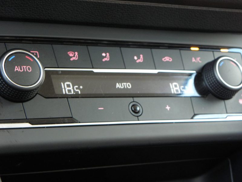 Volkswagen  Polo VI 1.0 TSI 95ch Connect • 2ème main • Entretien Volkswagen