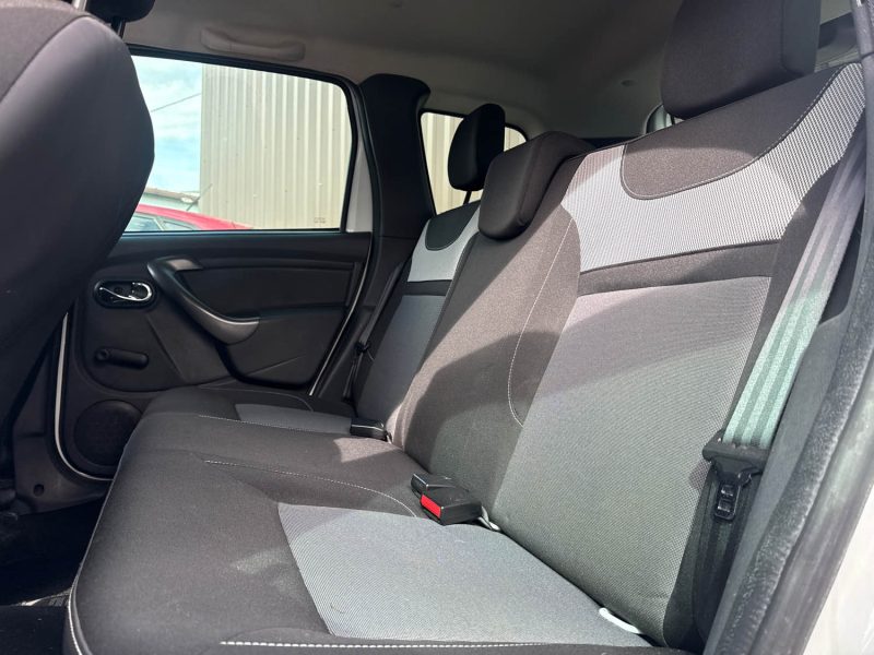 DACIA  DUSTER 1.6 SCE 115 LAUREATE 4X4 