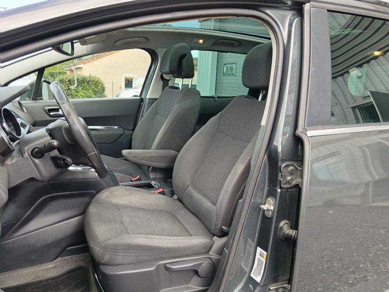 PEUGEOT 5008 7 PLACES 1.6 E-HDI 120CV STYLE / TOIT PANO GPS BLUETOOTH / SUIVI COMPLET PEUGEOT
