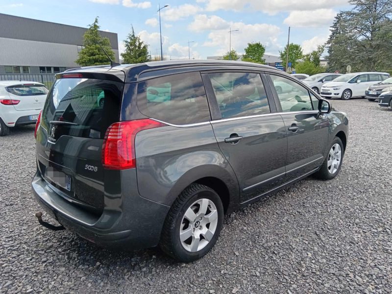 PEUGEOT 5008 7 PLACES 1.6 E-HDI 120CV STYLE / TOIT PANO GPS BLUETOOTH / SUIVI COMPLET PEUGEOT