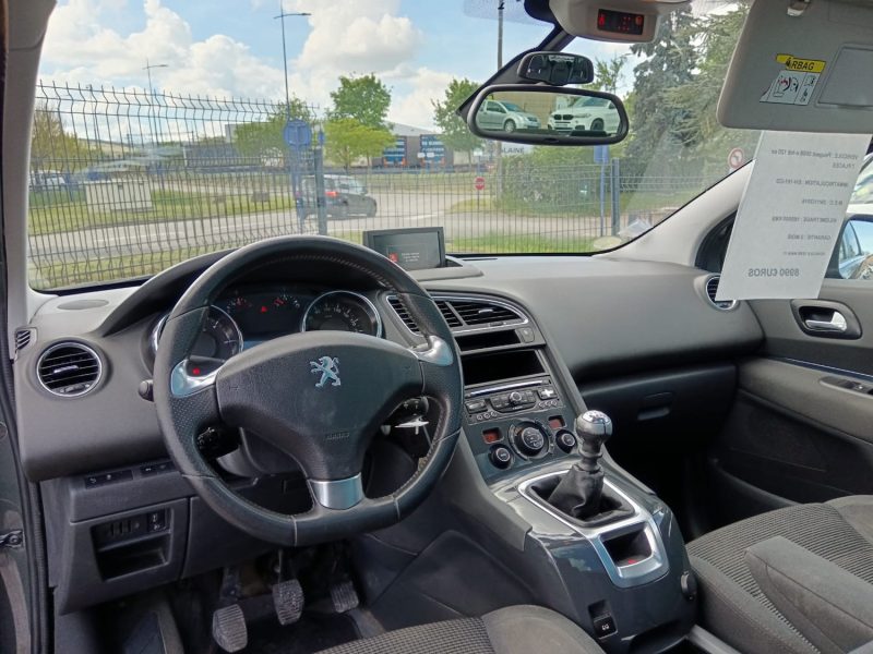 PEUGEOT 5008 7 PLACES 1.6 E-HDI 120CV STYLE / TOIT PANO GPS BLUETOOTH / SUIVI COMPLET PEUGEOT