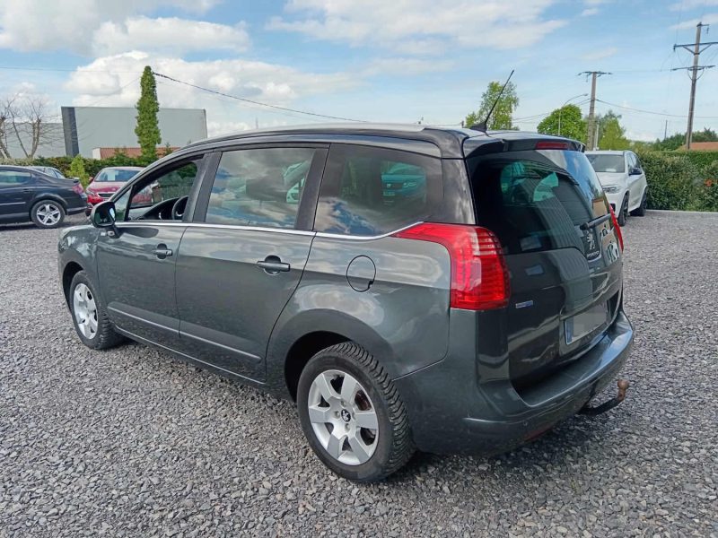 PEUGEOT 5008 7 PLACES 1.6 E-HDI 120CV STYLE / TOIT PANO GPS BLUETOOTH / SUIVI COMPLET PEUGEOT