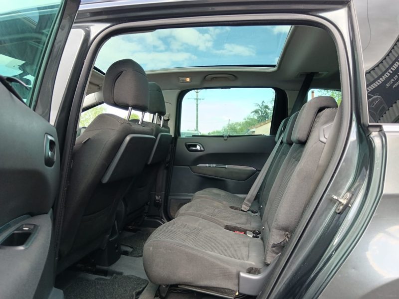 PEUGEOT 5008 7 PLACES 1.6 E-HDI 120CV STYLE / TOIT PANO GPS BLUETOOTH / SUIVI COMPLET PEUGEOT