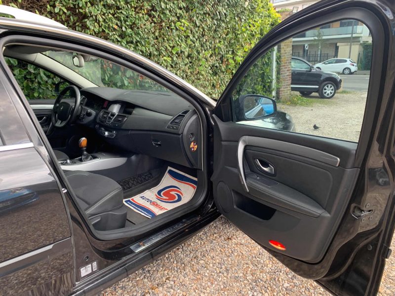 RENAULT LAGUNAIII 2.0 DCI 130 BLACK EDITION 2011