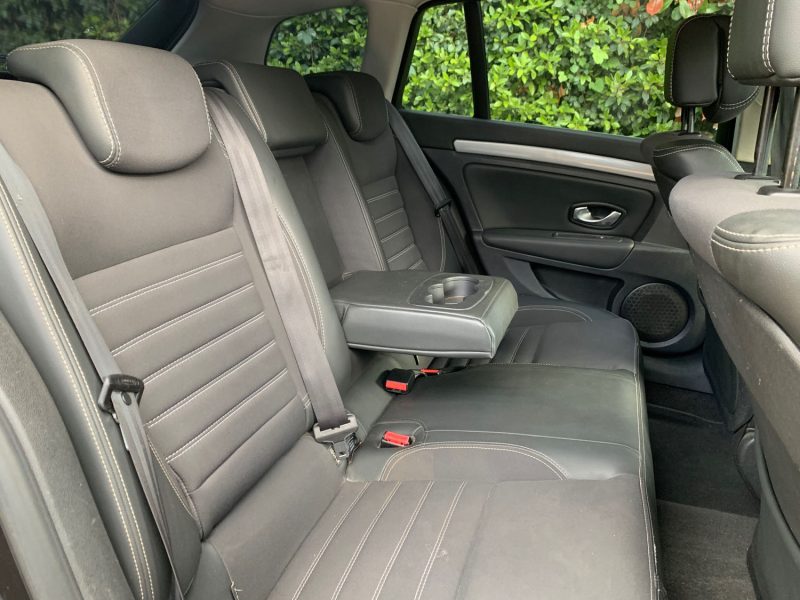 RENAULT LAGUNAIII 2.0 DCI 130 BLACK EDITION 2011