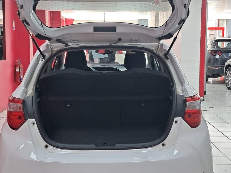 TOYOTA YARIS HYBRIDE 100cv FRANCE BUSINESS/1 ERE MAIN