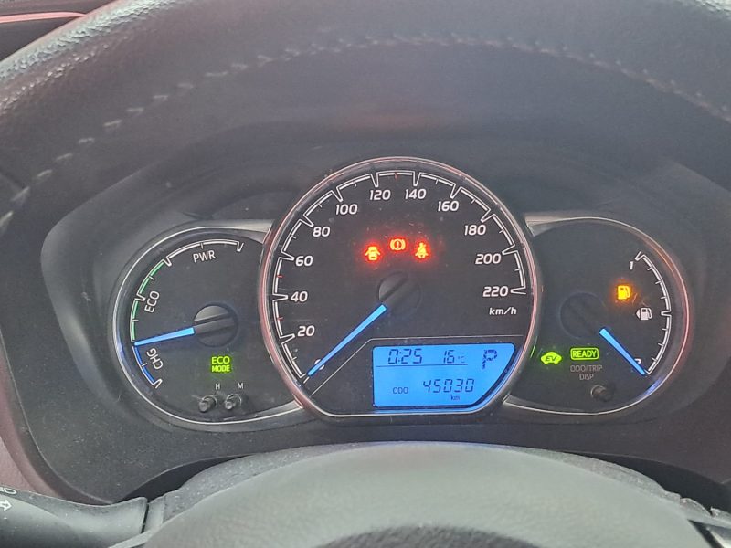 TOYOTA YARIS HYBRIDE 100cv FRANCE BUSINESS/1 ERE MAIN