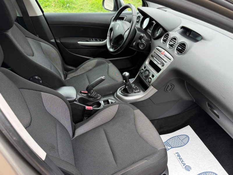 Peugeot 308 SW 1.6 VTi 120 ch Pack Premium - Clim - Break - Attelage - Révisée & Garantie 6 mois