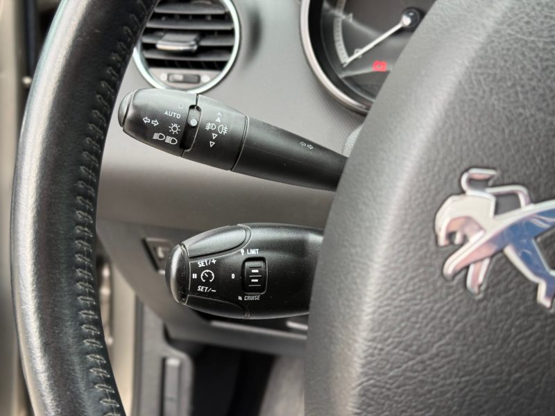 Peugeot 308 SW 1.6 VTi 120 ch Pack Premium - Clim - Break - Attelage - Révisée & Garantie 6 mois