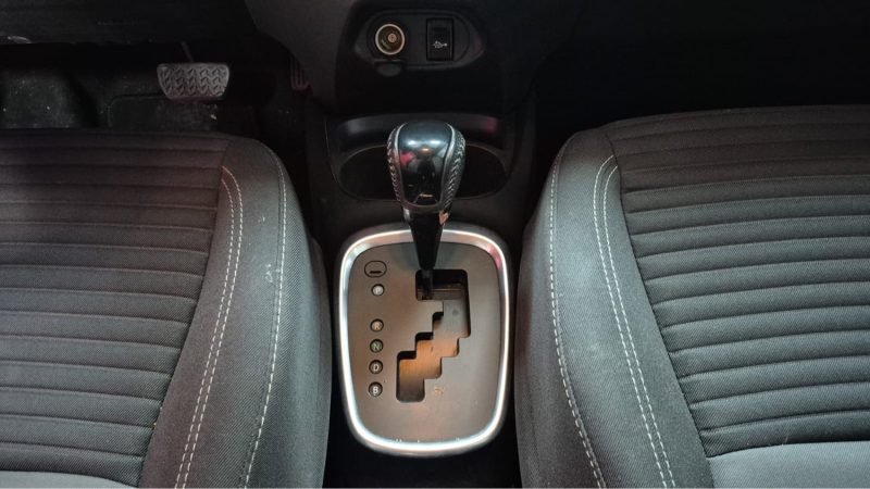 TOYOTA YARIS HYBRIDE 100cv FRANCE BUSINESS/1 ERE MAIN