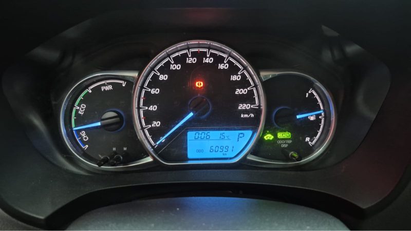  TOYOTA YARIS HYBRIDE 100cv FRANCE BUSINESS/1 ERE MAIN