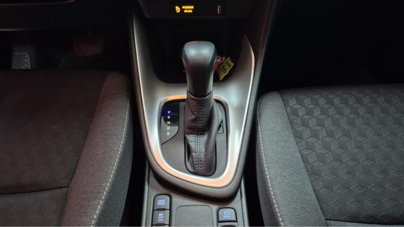 TOYOTA YARIS 4 BERLINE 116cv DYNAMIC BUSINESS/1 ERE MAIN/TVA RECUPERABLE