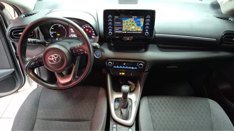 TOYOTA YARIS 4 BERLINE 116cv DYNAMIC BUSINESS/1 ERE MAIN/TVA RECUPERABLE