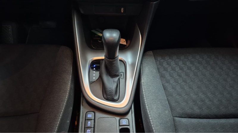 TOYOTA YARIS 4 BERLINE 116cv FRANCE BUSINESS 2022/1 ERE MAIN/TVA RECUPERABLE