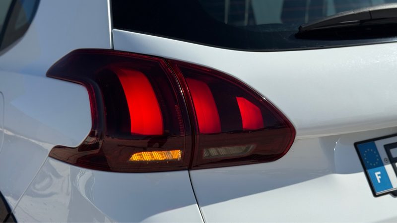 PEUGEOT 2008 1.6 BLUEHDI 100CH ALLURE  S&S 2016