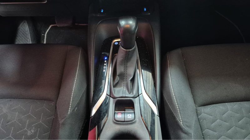 TOYOTA COROLLA BERLINE 122cv DYNAMIC BUSINESS/1 ERE MAIN/TVA RECUPERABLE