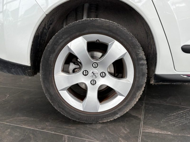 🔹 PEUGEOT 3008 1.6 HDI 115 Féline🌅 Toit panoramique ✨ Intérieur cuir🛡️ Garantie 6 mois