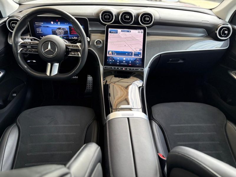 MERCEDES GLC 300e 4MATIC 204ch / Toit pano / Attelage / Sièges chauffants / AMG Line