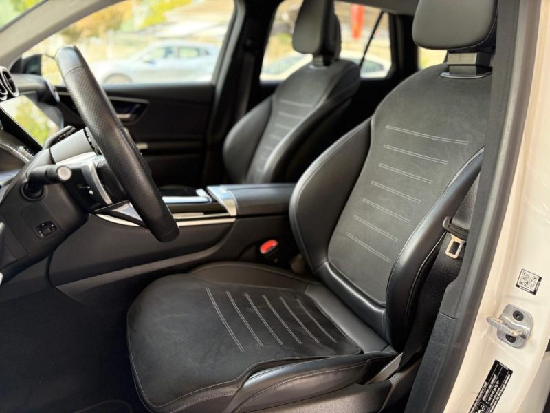 MERCEDES GLC 300e 4MATIC 204ch / Toit pano / Attelage / Sièges chauffants / AMG Line