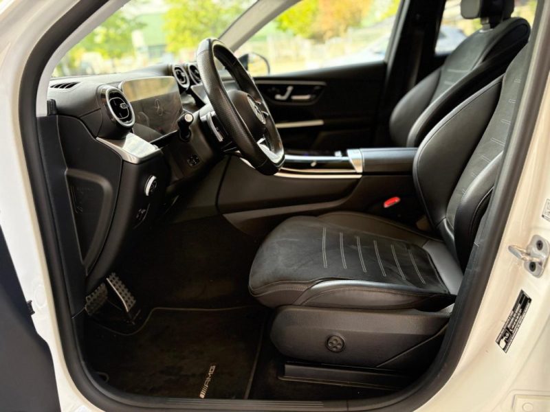 MERCEDES GLC 300e 4MATIC 204ch / Toit pano / Attelage / Sièges chauffants / AMG Line