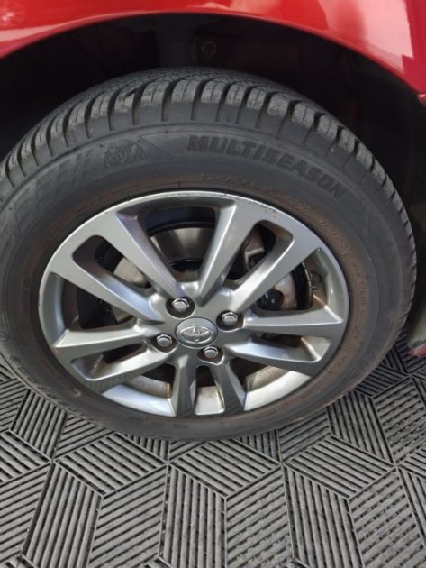 TOYOTA YARIS 100cv VVT-I DYNAMIC 5P faible kilométrage 