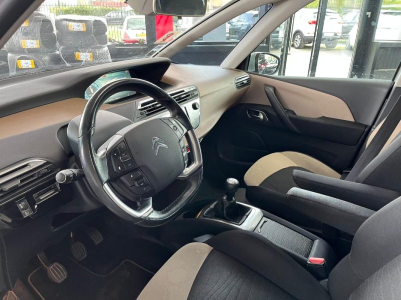 🚗 CITROËN C4 e-HDI 115ch 💼 BUSINESS 🔗 Attache remorque 📷 Caméra recul 👨‍👩‍👧‍👦 7 places
