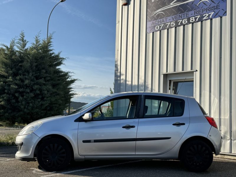 Renault Clio III 1.6 16v 110ch Expression  Pour pro ou mécaniciens 